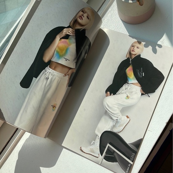 BLACKPINK LISA MAGAZINE BOOK - Picture 6 of 12